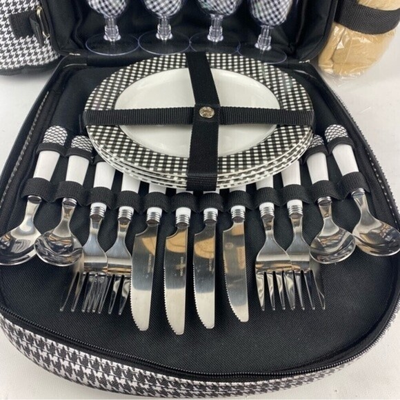 Picnic at Ascot Picnic Backpack with removable blanket for four - Picture 4 of 10